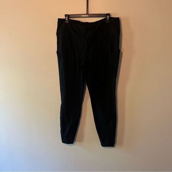 Torrid Active Black Capri side pocket Leggings Size 2 2X Plus size - Picture 2 of 14